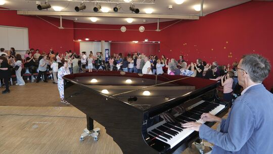 Proben für den großen Auftrtitt: Beim musikalischen Inklusionscamp der Landesmusikakademie kommen rund 140 Teilnehmende zusammen Proben für den großen Auftrtitt: Beim musikalischen Inklusionscamp der Landesmusikakademie kommen rund 140 Teilnehmende zusammen