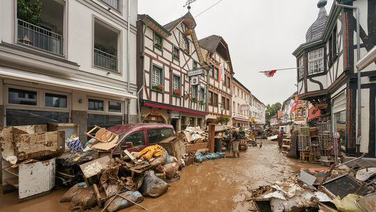Das Ahrtal, kurz nach der Flut 2021. Damit so etwas nie wieder passiert, hat die Stabsstelle für Brand- und Katastropenschutz nu Das Ahrtal, kurz nach der Flut 2021. Damit so etwas nie wieder passiert, hat die Stabsstelle für Brand- und Katastropenschutz nu
