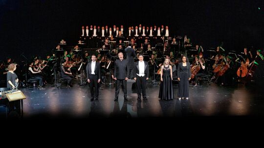 Großes Finale für "Fidelio" mit Tatjana Hölbing (links) und weiteren Beteiligten der konzertanten Neuproduktion von Beethovens e Großes Finale für "Fidelio" mit Tatjana Hölbing (links) und weiteren Beteiligten der konzertanten Neuproduktion von Beethovens e