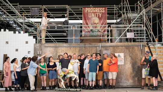 Respekt: Das Ensemble von "Sweeney Todd" hat eine heiße Probenphase auf der Freilichtbühne der Festung Ehrenbreitstein hinter si Respekt: Das Ensemble von "Sweeney Todd" hat eine heiße Probenphase auf der Freilichtbühne der Festung Ehrenbreitstein hinter si