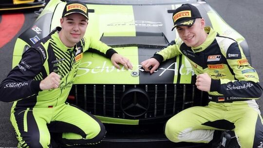 Sie ließen in der ersten Hälfte der GT4-Europameisterschaft die Muskeln spielen: Enrico Förderer aus Leuterod (rechts) und Cedri Sie ließen in der ersten Hälfte der GT4-Europameisterschaft die Muskeln spielen: Enrico Förderer aus Leuterod (rechts) und Cedri