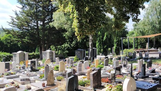 Die Friedhofsgebühren in Hachenburg werden erhöht. Das hat der Stadtrat beschlossen. Neben dem Friedhof am Steinweg (Foto) unter Die Friedhofsgebühren in Hachenburg werden erhöht. Das hat der Stadtrat beschlossen. Neben dem Friedhof am Steinweg (Foto) unter