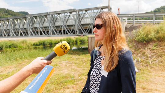 Wie drei Brücken an den Kreisstraßen einer Flut eher standhalten, erklärt Nicole Marzi vom Landesbetrieb Mobilität. Wie drei Brücken an den Kreisstraßen einer Flut eher standhalten, erklärt Nicole Marzi vom Landesbetrieb Mobilität.