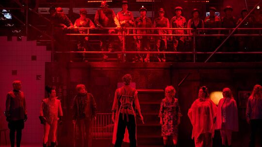 Blutrot schlägt das Finale von "Sweeney Todd" den Bogen zum Beginn: Ende eines starken Musicalabends auf der Festung Ehrenbreist Blutrot schlägt das Finale von "Sweeney Todd" den Bogen zum Beginn: Ende eines starken Musicalabends auf der Festung Ehrenbreist
