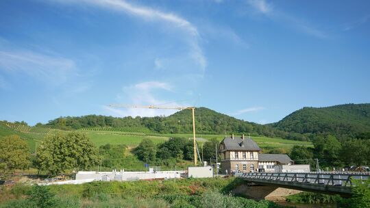 Nahwärme und die Bahnhofsbrücke sind aktuell zwei Themen, die den Ort Mayschoß umtreiben. Nahwärme und die Bahnhofsbrücke sind aktuell zwei Themen, die den Ort Mayschoß umtreiben.