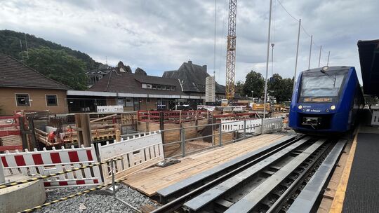 Die Arbeiten am ersten Bauabschnitt des Bahnhofs Bad Münster kommen zügig voran. Die Arbeiten am ersten Bauabschnitt des Bahnhofs Bad Münster kommen zügig voran.