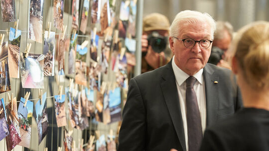 Immer wieder besuchte Bundespräsident Frank-Walter Steinmeier das Ahrtal nach der Flutkatastrophe im Juli 2021 (hier 2022 in Der Immer wieder besuchte Bundespräsident Frank-Walter Steinmeier das Ahrtal nach der Flutkatastrophe im Juli 2021 (hier 2022 in Der