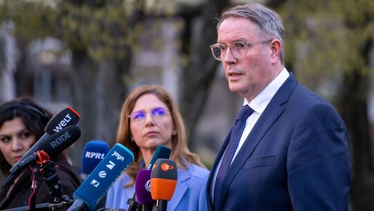 Kurz nach der verlorenen Landtagswahl im März erklärten die damalige SPD-Landeschefin Sabine Bätzing-Lichtenthäler und der abgew Kurz nach der verlorenen Landtagswahl im März erklärten die damalige SPD-Landeschefin Sabine Bätzing-Lichtenthäler und der abgew