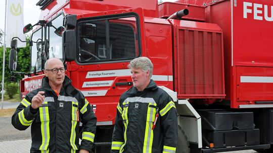 Wie gehen Retter damit um, wenn jemand aus ihren Reihen bei einem Einsatz stirbt? Dieter Merten, Wehrleiter Freiwillige Feuerweh Wie gehen Retter damit um, wenn jemand aus ihren Reihen bei einem Einsatz stirbt? Dieter Merten, Wehrleiter Freiwillige Feuerweh