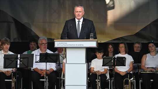 Gordon Schnieder (CDU), Ministerpräsident von Rheinland-Pfalz, spricht bei der zentralen Gedenkveranstaltung zum fünften Jahrest Gordon Schnieder (CDU), Ministerpräsident von Rheinland-Pfalz, spricht bei der zentralen Gedenkveranstaltung zum fünften Jahrest