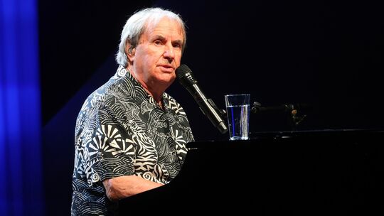 Allein am Piano: Chris de Burgh in der Rhein-Mosel-Halle Koblenz Allein am Piano: Chris de Burgh in der Rhein-Mosel-Halle Koblenz