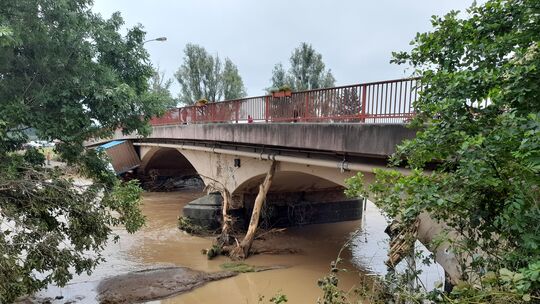 So sah es an der Brücke Kölner Straße nach der Flutkatastrophe aus. Sie blieb zwar stehen, aber um den Durchfluss zu erhöhen, so So sah es an der Brücke Kölner Straße nach der Flutkatastrophe aus. Sie blieb zwar stehen, aber um den Durchfluss zu erhöhen, so