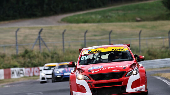 Nach einer verlängerten Winterpause feierte der Peterslahrer Rolf Weißenfels in der Rundstrecken Challenge Nürburgring seinen 50 Nach einer verlängerten Winterpause feierte der Peterslahrer Rolf Weißenfels in der Rundstrecken Challenge Nürburgring seinen 50