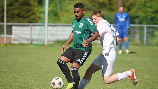 Ex-Oberliga-Spieler Thiago Reis Viana (links) wird mit seinem TuS Kirschweiler in dieser Saison in der B-Klasse spielen – und do Ex-Oberliga-Spieler Thiago Reis Viana (links) wird mit seinem TuS Kirschweiler in dieser Saison in der B-Klasse spielen – und do