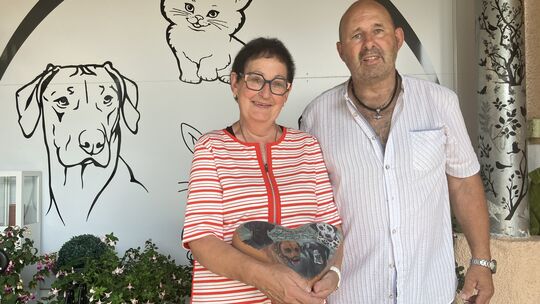 Doris Baumhauer und ihr Mann Jürgen Baumhauer liegt der würdevolle Abschied für Haustiere am Herzen. Sie sind zugleich Seelsorge Doris Baumhauer und ihr Mann Jürgen Baumhauer liegt der würdevolle Abschied für Haustiere am Herzen. Sie sind zugleich Seelsorge