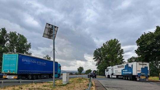 In Höhe des Lkw-Parkplatzes an der B49 auf Offheimer Gemarkung könnte eine Abfahrt zum Gewerbegebiet „Nördlich der Kapellenstraß In Höhe des Lkw-Parkplatzes an der B49 auf Offheimer Gemarkung könnte eine Abfahrt zum Gewerbegebiet „Nördlich der Kapellenstraß