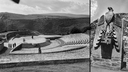 Die Loreley als NS-Feierstätte: Links die in den 1930er-Jahren errichtete Thingstätte, rechts der monumentale Reichsadler mit Ha Die Loreley als NS-Feierstätte: Links die in den 1930er-Jahren errichtete Thingstätte, rechts der monumentale Reichsadler mit Ha