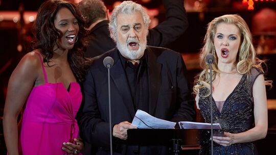 „Ich weiß nicht, was soll es bedeuten ...“: Placido Domingo singt am 30. Juni 2013 auf der Loreley Freilichtbühne gemeinsam mit „Ich weiß nicht, was soll es bedeuten ...“: Placido Domingo singt am 30. Juni 2013 auf der Loreley Freilichtbühne gemeinsam mit