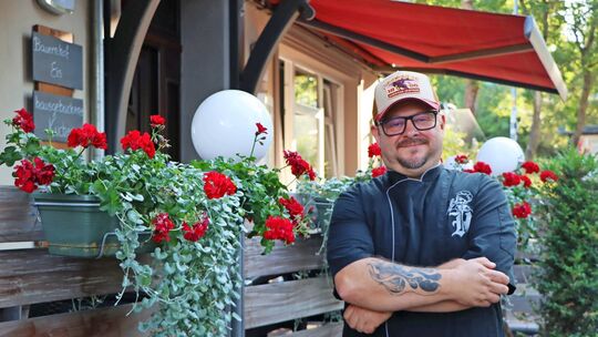 André Hommen hat die Alte Molkerei in Manderscheid gekauft und wird dort selbst hinter dem Herd stehen. André Hommen hat die Alte Molkerei in Manderscheid gekauft und wird dort selbst hinter dem Herd stehen.