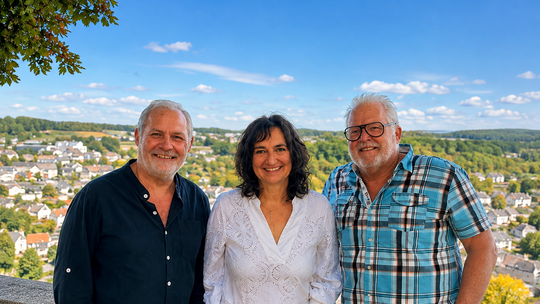 Der Kunstverein Montabaur hat einen neuen Vorstand. Künftig liegen die Geschicke des Vereines in den Händen von Ralf Golzem (Vor Der Kunstverein Montabaur hat einen neuen Vorstand. Künftig liegen die Geschicke des Vereines in den Händen von Ralf Golzem (Vor
