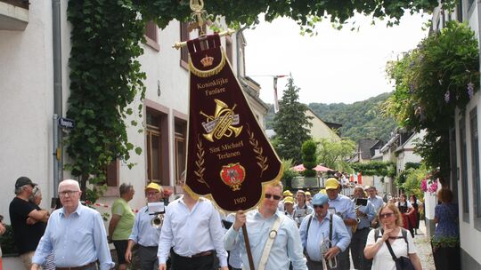 Einer der Höhepunkte des Winzerfests in Bruttig war der Festumzug durch den Moselort. Einer der Höhepunkte des Winzerfests in Bruttig war der Festumzug durch den Moselort.