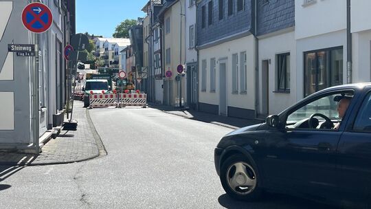 Kein Durchkommen: Seit Wochenbeginn landen immer wieder überraschte Autofahrer in der Baustellen-Sackgasse am Montabaurer Steinw Kein Durchkommen: Seit Wochenbeginn landen immer wieder überraschte Autofahrer in der Baustellen-Sackgasse am Montabaurer Steinw