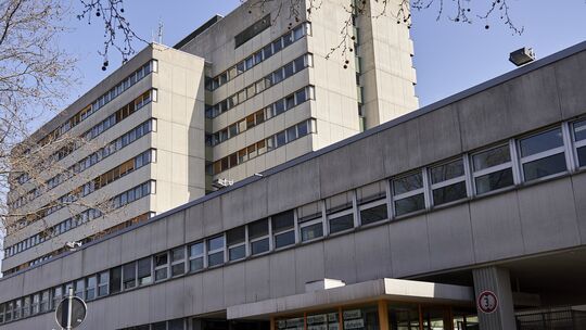 Gute Nachrichten für das Polizeipräsidium Koblenz: Das in die Jahre gekommene Gebäude soll bald generalsaniert werden. Das kündi Gute Nachrichten für das Polizeipräsidium Koblenz: Das in die Jahre gekommene Gebäude soll bald generalsaniert werden. Das kündi