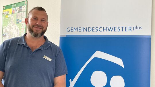 Tobias Schneider bietet im Rahmen des Programms „Gemeindeschwester plus“ im Kreis Neuwied zusammen mit seinen Kolleginnen Hilfen Tobias Schneider bietet im Rahmen des Programms „Gemeindeschwester plus“ im Kreis Neuwied zusammen mit seinen Kolleginnen Hilfen
