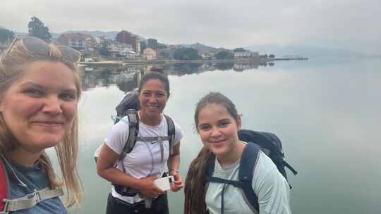 Anstrengend, aber landschaftlich sehr reizvoll ist der Küstenweg von Porto nach Santiago de Compostela - das Trio hat ihn gemeis Anstrengend, aber landschaftlich sehr reizvoll ist der Küstenweg von Porto nach Santiago de Compostela - das Trio hat ihn gemeis