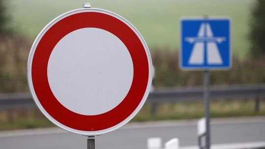 Wegen einer Vollsperrung auf der A61 zwischen Koblenz-Waldesch und Emmelshausen müssen viele Autofahrer am Wochenende die großrä Wegen einer Vollsperrung auf der A61 zwischen Koblenz-Waldesch und Emmelshausen müssen viele Autofahrer am Wochenende die großrä