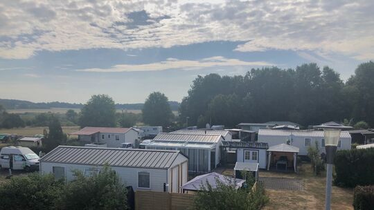 Blick über die Dauercamperplätze des Campingplatzes Jungferweiher in Ulmen. Blick über die Dauercamperplätze des Campingplatzes Jungferweiher in Ulmen.