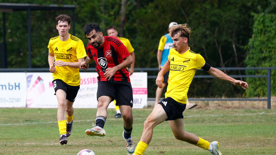Von einem Top-Spiel ins nächste: Die SG Spabrücken/Hergenfeld/Schöneberg (gelbe Trikots) ist derzeit extrem gefordert. Nach der Von einem Top-Spiel ins nächste: Die SG Spabrücken/Hergenfeld/Schöneberg (gelbe Trikots) ist derzeit extrem gefordert. Nach der