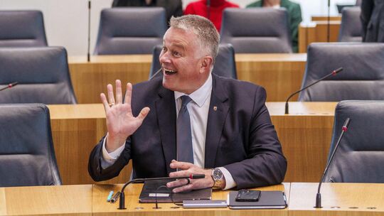 Nach 35 Jahren sitzt die CDU mit Ministerpräsident Gordon Schnieder erstmals wieder auf der Regierungsbank im rheinland-pfälzisc Nach 35 Jahren sitzt die CDU mit Ministerpräsident Gordon Schnieder erstmals wieder auf der Regierungsbank im rheinland-pfälzisc