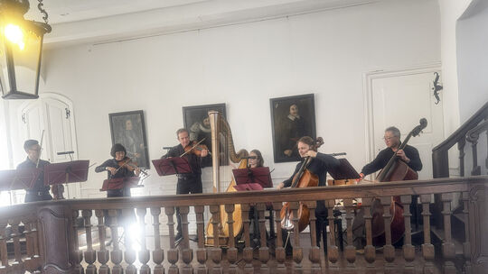 Wegen der kühleren Temperaturen fand das Serenaden-Konzert in den Innenräumen des Schlosses statt Wegen der kühleren Temperaturen fand das Serenaden-Konzert in den Innenräumen des Schlosses statt