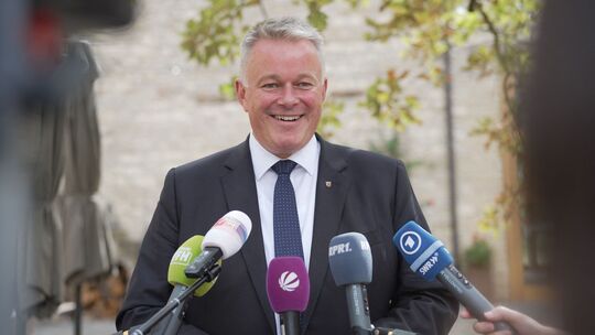 Seit 100 Tagen ist die neue Landesregierung von Ministerpräsident Gordon Schnieder (CDU) im Amt. Die schwarz-rote Koalition zog Seit 100 Tagen ist die neue Landesregierung von Ministerpräsident Gordon Schnieder (CDU) im Amt. Die schwarz-rote Koalition zog