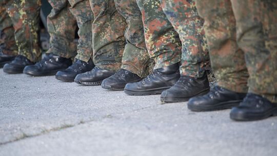 Nach der Musterung folgt für viele der Einzug in die Kaserne. Unsere Leser haben uns ihre prägendsten Erinnerungen vom Wehrdiens Nach der Musterung folgt für viele der Einzug in die Kaserne. Unsere Leser haben uns ihre prägendsten Erinnerungen vom Wehrdiens
