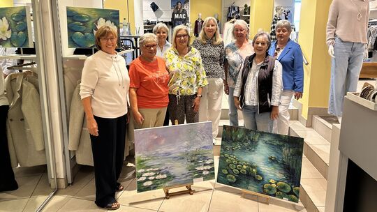 Monets Seerosenteich war die Inspiration für die Künstlergruppe Offenes Atelier, die ihre Werke beim Modehaus Krekel ausstellt. Monets Seerosenteich war die Inspiration für die Künstlergruppe Offenes Atelier, die ihre Werke beim Modehaus Krekel ausstellt.
