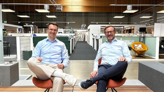 Sohn Jan (links) und Vater Georg Böcking (rechts) führen gemeinsam die Geschicke des Bad Kreuznacher Holz- und Baustoffzentrums Sohn Jan (links) und Vater Georg Böcking (rechts) führen gemeinsam die Geschicke des Bad Kreuznacher Holz- und Baustoffzentrums