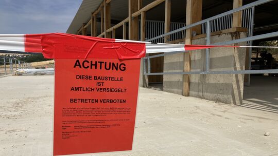 Die Baustelle am neuen Maarhof wurde amtlich versiegelt. Die Baustelle am neuen Maarhof wurde amtlich versiegelt.