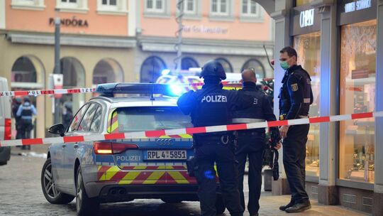 Das Land muss Schmerzensgeld an Polizisten nach der Amokfahrt nicht übernehmen (Archivbild) Das Land muss Schmerzensgeld an Polizisten nach der Amokfahrt nicht übernehmen (Archivbild)