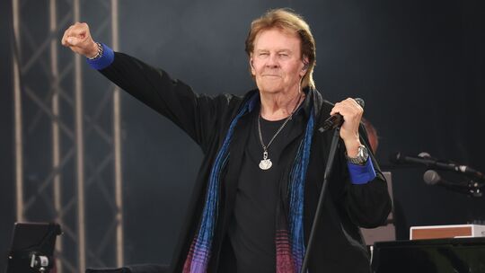 Mit einer großen Unterhaltungsshow liefert Howard Carpendale den standesgemäßen Auftakt des diesjährigen VR-Kaiserfestivals: Kna Mit einer großen Unterhaltungsshow liefert Howard Carpendale den standesgemäßen Auftakt des diesjährigen VR-Kaiserfestivals: Kna