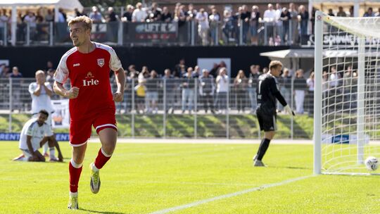 Elias Huth brachte die Sportfreunde Siegen mit seinem Führungstreffer gegen Bocholt auf die Siegerstraße. Elias Huth brachte die Sportfreunde Siegen mit seinem Führungstreffer gegen Bocholt auf die Siegerstraße.