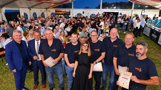 Viele Gratulanten für 200 Jahre Feuerwehr Mörschied: Politik, Feuerwehrführung und örtliche Vereine würdigten die lange Geschich Viele Gratulanten für 200 Jahre Feuerwehr Mörschied: Politik, Feuerwehrführung und örtliche Vereine würdigten die lange Geschich