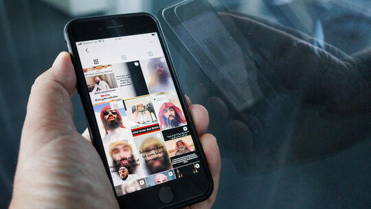 Das Feld für die Radikalisierung von Muslimen wird unter anderem in Sozialen Medien bereitet: Bei Instagram oder TikTok beispiel Das Feld für die Radikalisierung von Muslimen wird unter anderem in Sozialen Medien bereitet: Bei Instagram oder TikTok beispiel