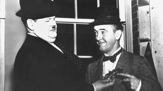 Oliver Hardy (links) und Stan Laurel, hier im Jahr 1938, gelten als das berühmteste Komikerduo der Welt. Ihre frühen Werke sind Oliver Hardy (links) und Stan Laurel, hier im Jahr 1938, gelten als das berühmteste Komikerduo der Welt. Ihre frühen Werke sind