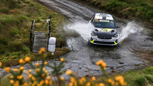 Prüfungen auf klassischen walisischen Landstraßen bei schwierigen Wetterbedingungen waren das Salz in der Suppe bei der Rallye V Prüfungen auf klassischen walisischen Landstraßen bei schwierigen Wetterbedingungen waren das Salz in der Suppe bei der Rallye V