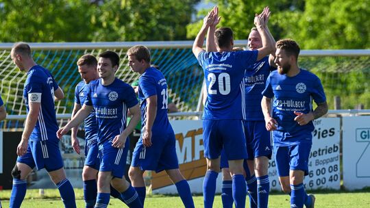 Der VfB Baybachhöhe um 1:1-Torschütze Philipp Flaßhaar (rechts) gewann das Nachholspiel in Gondershausen gegen den TuS Rheinböll Der VfB Baybachhöhe um 1:1-Torschütze Philipp Flaßhaar (rechts) gewann das Nachholspiel in Gondershausen gegen den TuS Rheinböll