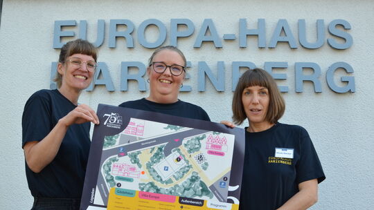 Sie leiten das Europahaus im Team und freuten sich über die Besucher am Tag der offenen Tür (von links): Lena Krian, Elena Wakef Sie leiten das Europahaus im Team und freuten sich über die Besucher am Tag der offenen Tür (von links): Lena Krian, Elena Wakef