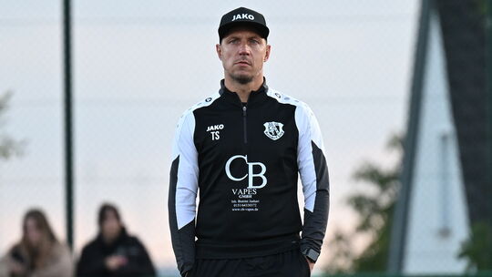 Einen bitteren Abend erlebte Betzdorfs Cheftrainer Thomas Schäfer und seine Elf beim Derby in Malberg. Gegen Eintracht Trier II Einen bitteren Abend erlebte Betzdorfs Cheftrainer Thomas Schäfer und seine Elf beim Derby in Malberg. Gegen Eintracht Trier II