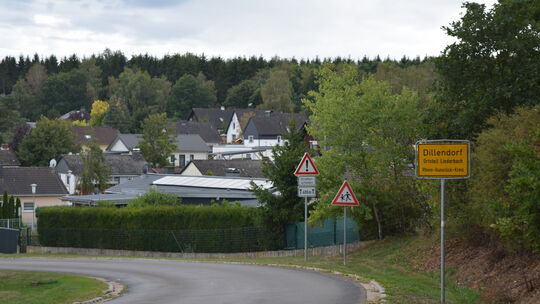 In Dillendorf geht nach einem Messerangriff Anfang September die Angst um. In Dillendorf geht nach einem Messerangriff Anfang September die Angst um.